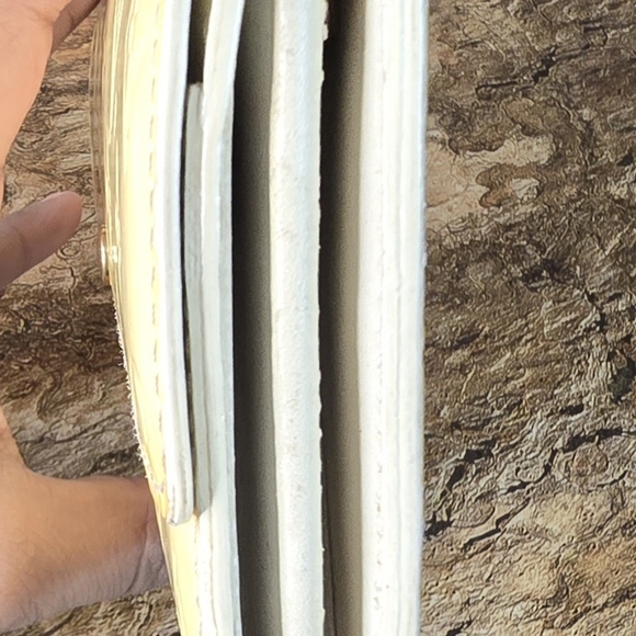 Louis Vuitton Vernis Sarah Wallet Cream Monogram Patent Leather Long Wallet - Picture 9 of 14